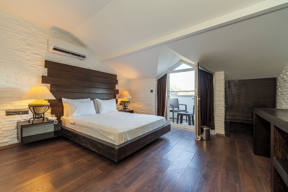 هتل ماناسپارک دلوکس